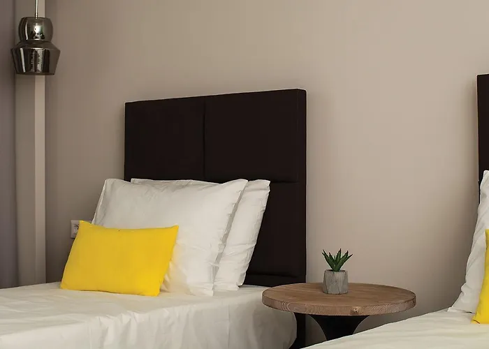 Nayino Отель Нэводари