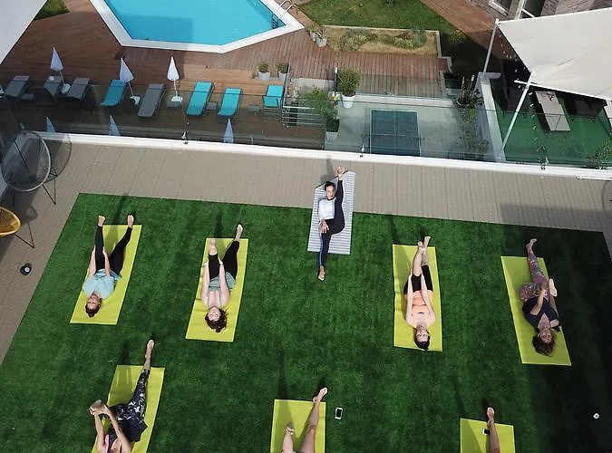 Nayino Отель Нэводари