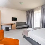 Nayino Hotel 4*