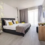Nayino 4*