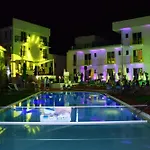 Nayino Hotel 4*
