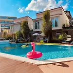Nayino Hotel