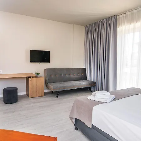 Nayino Hotel 4*