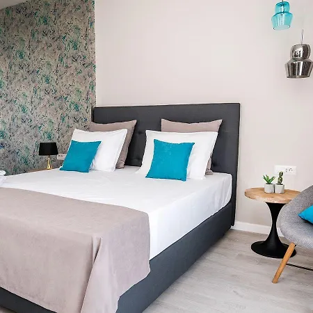 Nayino Hotel 4*