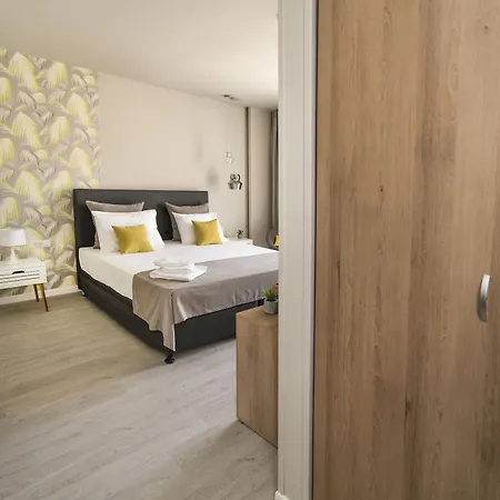 Nayino Hotel
